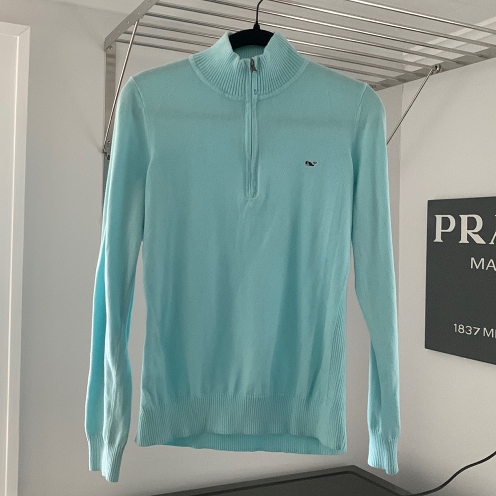 Woman’s vineyard vines half zip size L